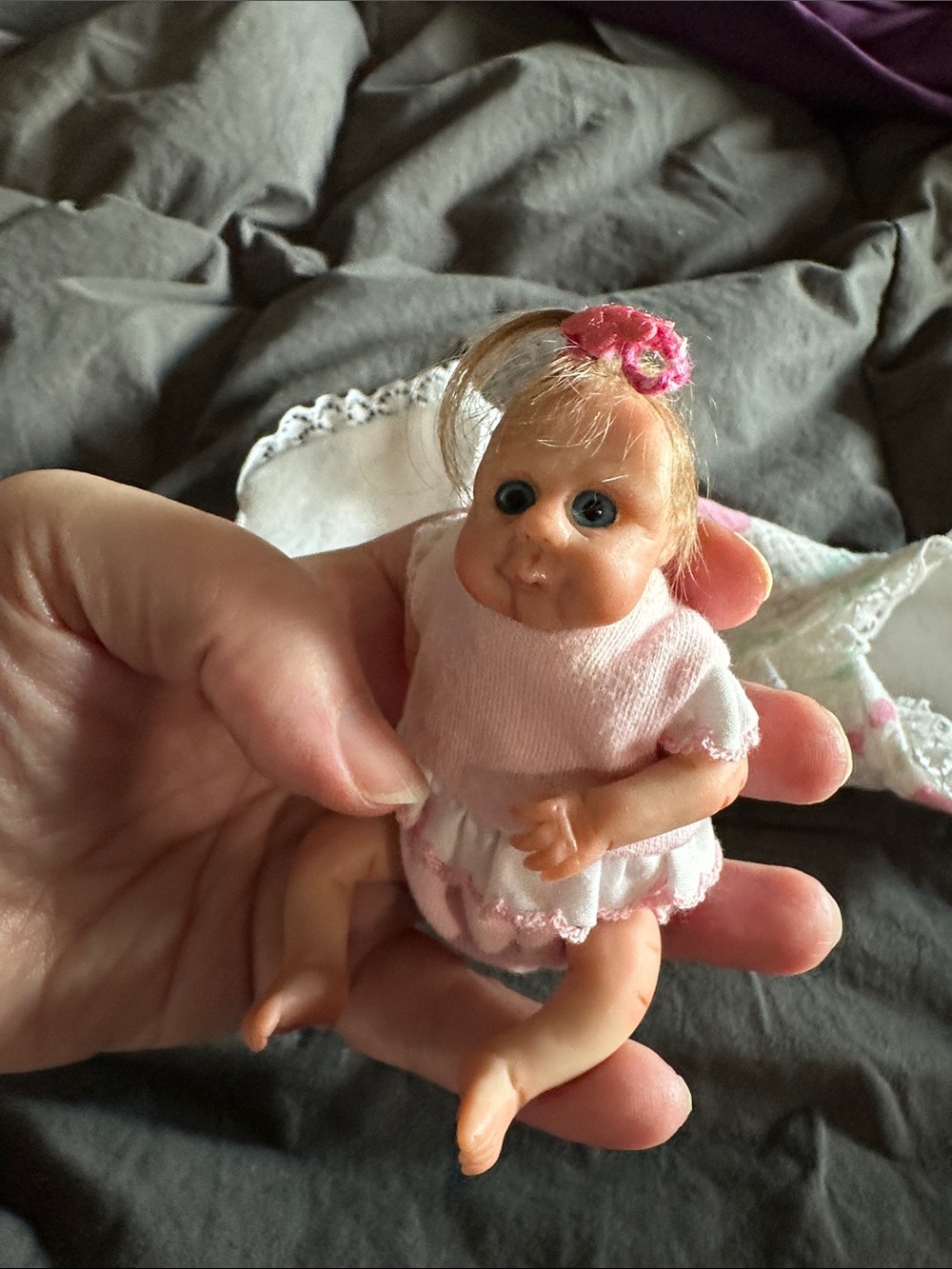 Tiny handmade clay, baby. Beautiful outfit & bed. Adorable. - Picture 7 of 7